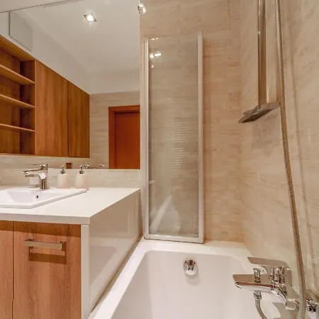 Bright And Charming- Golden Apartment- Center&s2a Apartment *