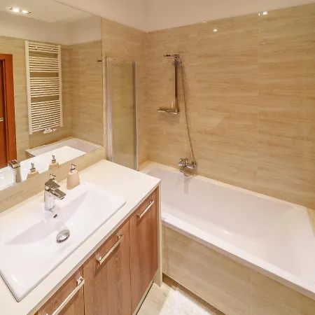 Bright And Charming- Golden Apartment- Center&s2a