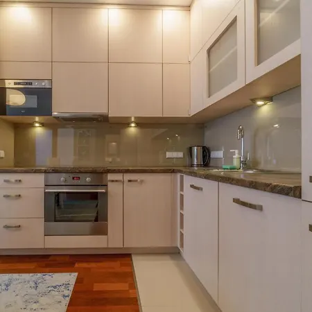 Bright And Charming- Golden Apartment- Center&s2a Apartment *