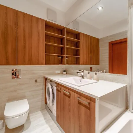 Bright And Charming- Golden Apartment- Center&s2a