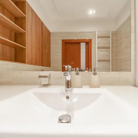 Bright And Charming- Golden Apartment- Center&s2a