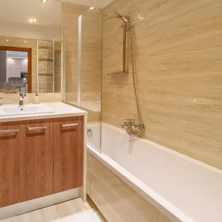 Bright And Charming- Golden Apartment- Center&s2a Warschau