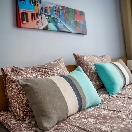 Bright And Charming- Golden Apartment- Center&s2a Warschau